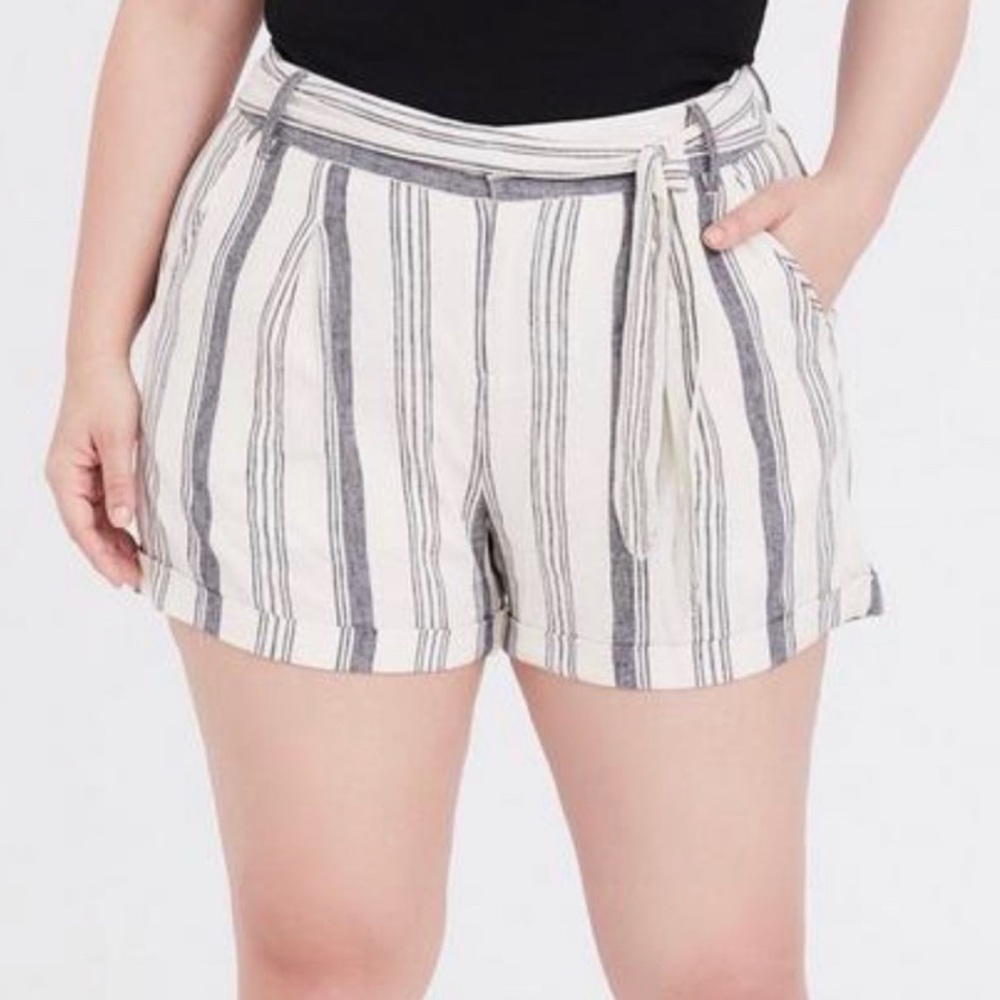 Torrid Off White & Black Striped Hi-Rise Linen Short, NWT